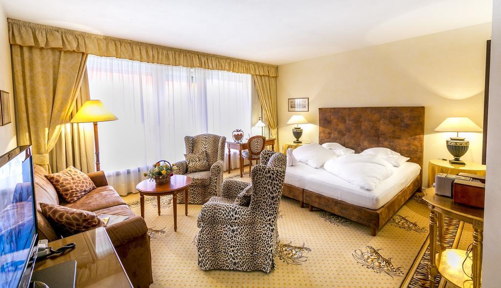 Dominik Alpine City Wellness Hotel - Adults Only 브레싸노네 외부 사진
