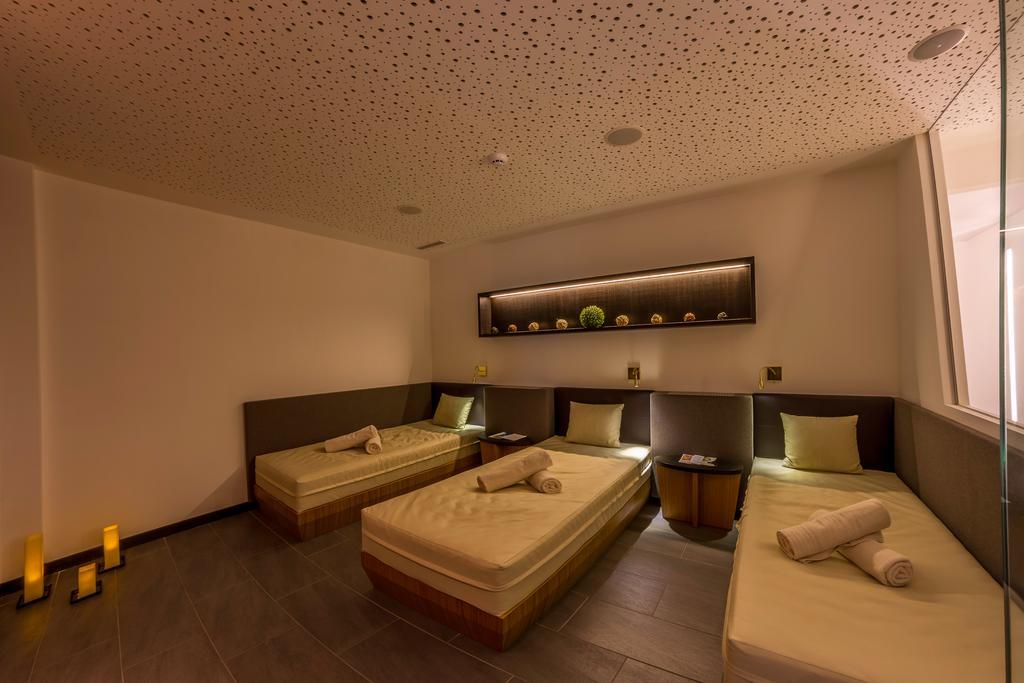 Dominik Alpine City Wellness Hotel - Adults Only 브레싸노네 외부 사진